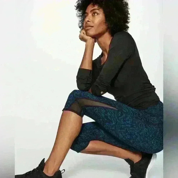 Lululemon Train Times Crop‎ (17") Pulse Capri Black / Black - Picture 2 of 10